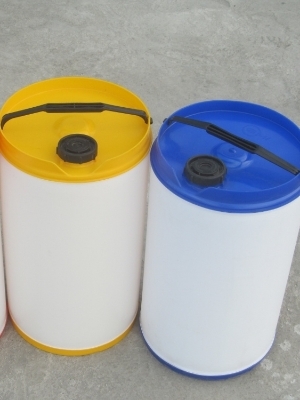 mobil oil containers