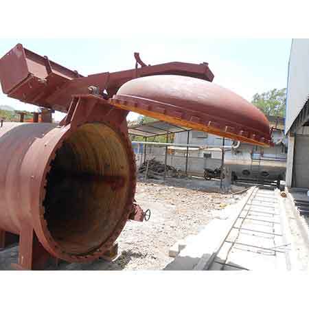 Autoclaves - Industrial Use, Maroon Finish | High Efficiency and Reliable Sterilization Solutions