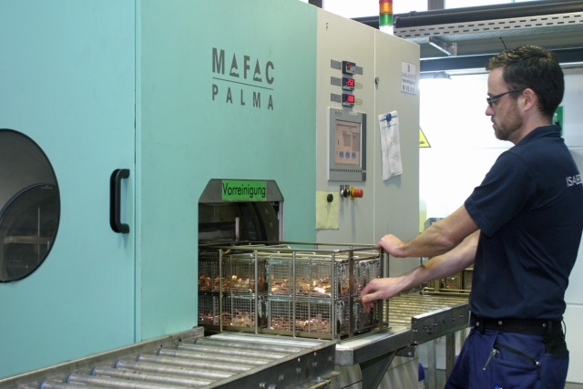 METAL DE-GREASING & PRECISION CLEANING MACHINE