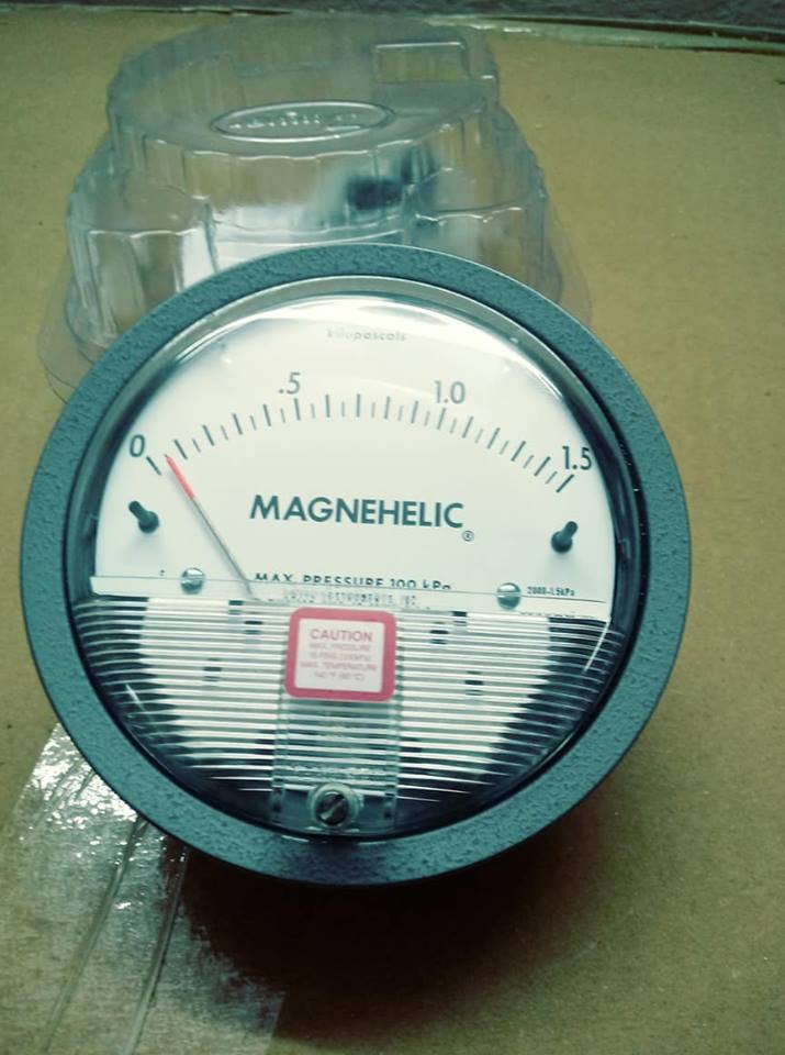 Dwyer Magnehelic Differential Pressure Gauge Model 2000-1.5KPA