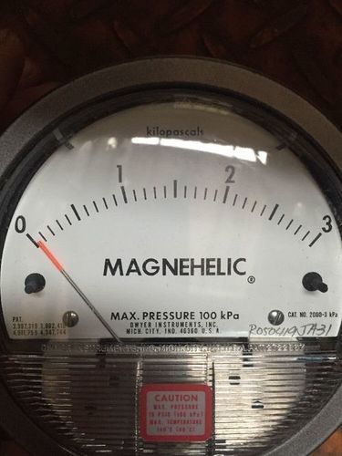 Dwyer Magnehelic Differential Pressure Gauge Model 2000-3KPA