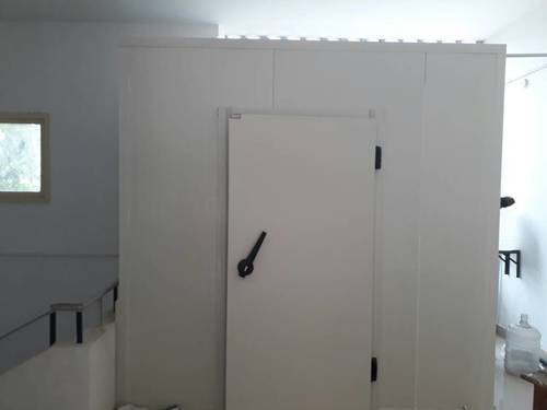 Bakery Products Cold Room - Metal, 3x3x2.5 M | 2500 CFM Air Flow, Copper Cooling Coil, 2-Year Warranty, Air Cooled System