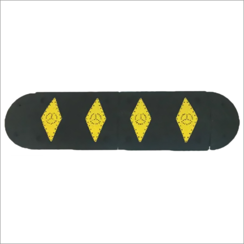 Speed Breaker Top Pattern Size: 350 X 500 X 50 Mm