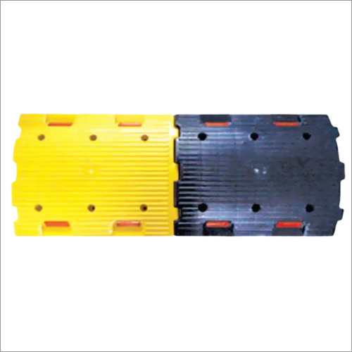 Plastic Abs Speed Breaker Size: 350 X 250 X 50 Mm