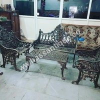 प्राचीन बाहरी फर्नीचर