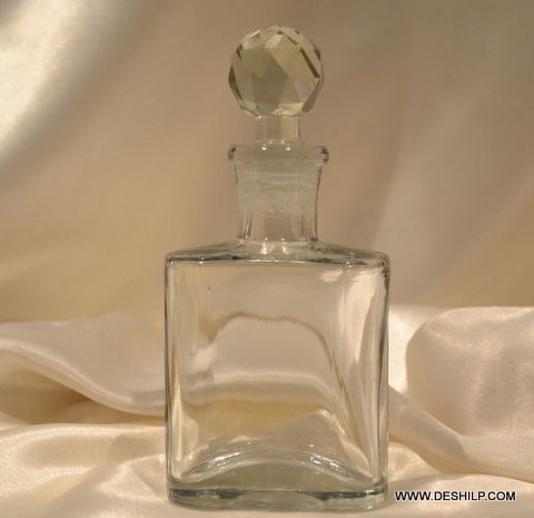 CLEAR GLASS SQUARE SHAPE GLASS BASE DECANTER WITH GLASS STOPPER