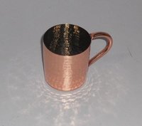 Taza de cobre hecha a mano