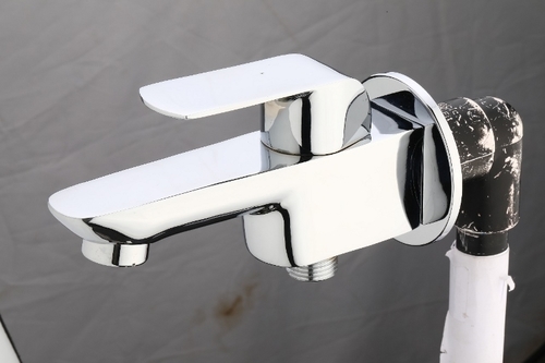 Brass Bath Tub Spout With Button Attachment For Hand Shower With wall Flange
