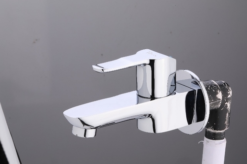 Brass Bath Tub Spout With Wall Flange