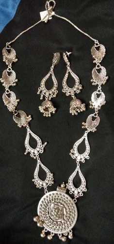 Silver Rukmini Necklace Set Gender: Women