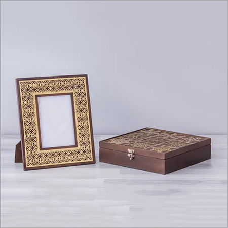 Oak Wood Finish With Antique Brass Metal Frame & Decorative Box