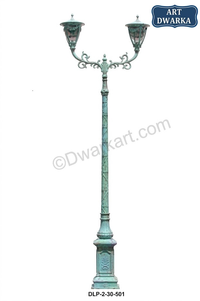 Regina Cast Iron Lamp Post with Bracket and Light