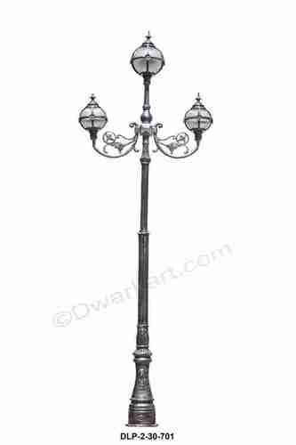 Elizabeth Cast Iron Lamp Post with Bracket and Light