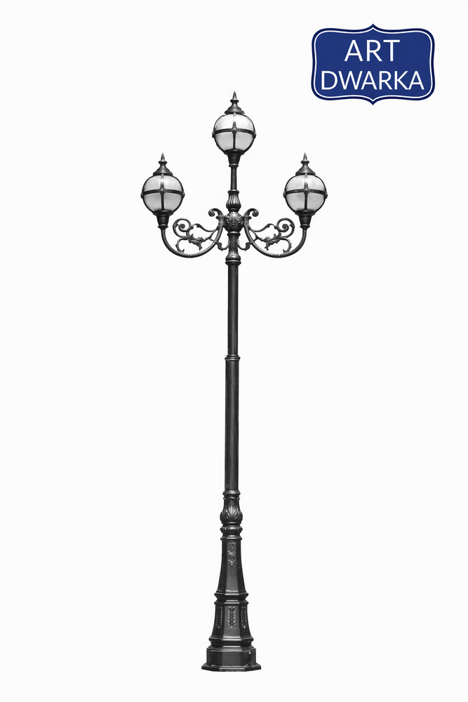 Elizabeth Cast Iron Lamp Post with Bracket and Light