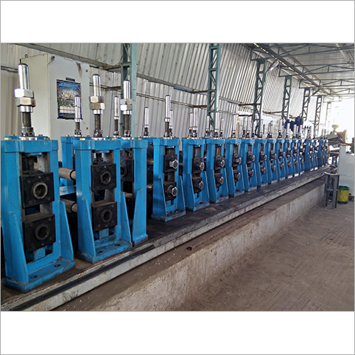 Section rolling machine Section rolling machine