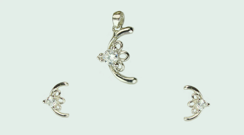 Moon Cut Pendant Set Gender: Women