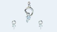 Sparkle Shell Pendant Set Gender: Women