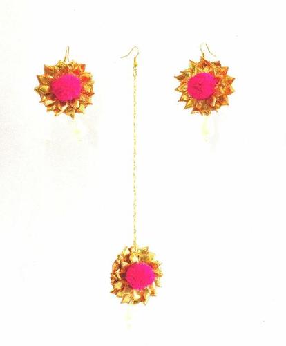 Gota Patti Earrings With Maang Tika