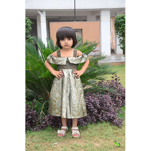 Kids Ready Made Frock Age Group: 9 Month To 6 Year Old