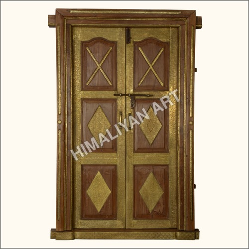 WOODEN DOOR