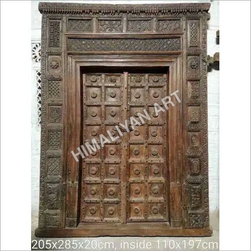 WOODEN DOOR
