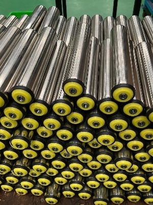 Flaxibal conveyor roller