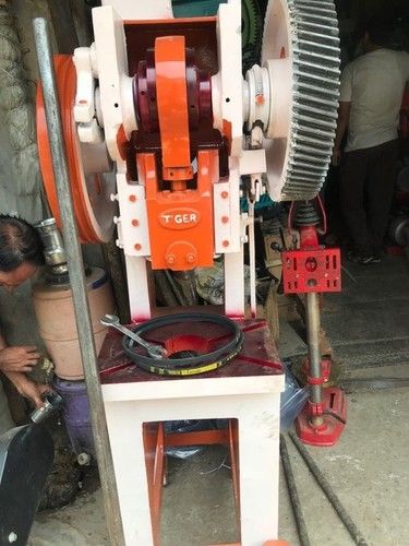 POWER PRESS SOLE CUTTING MACHINE