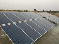 Solar Panel - Silicon, 1650x990 Mm | Anti-reflective Glass, Durable Aluminum Frame, 300w Polycrystalline, Positive Power Tolerance