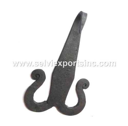 Hand Forged Celtic Curve Belt Hook Length: 3.5 Inch (In)