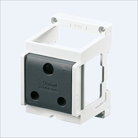 Connectwell Socket Cable Diameter: 0.5 - 2.5 Sq.Mm Millimeter (Mm)