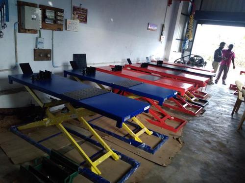 Two Wheelers Hydraulic Lift