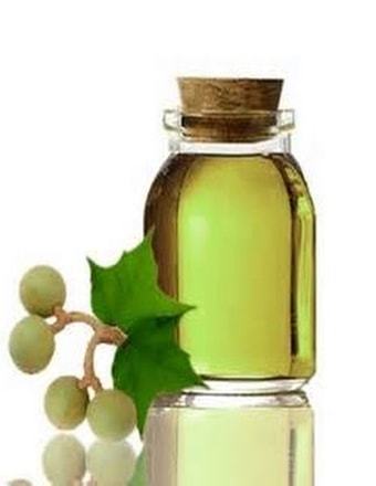 Kukui Nut Oil - Cold Pressed Light Yellow Liquid, 100% Pure Herbal Extract with High Linoleic Content