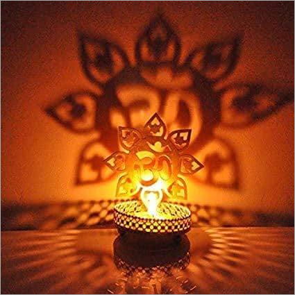 Om t- light holder