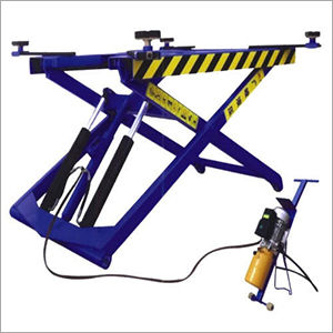 Movable Scissor Lift Lifting Capacity: 500 - 800  Kilograms (Kg)