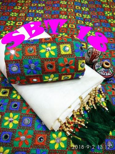 Doriya Cotton Saree With Latkan