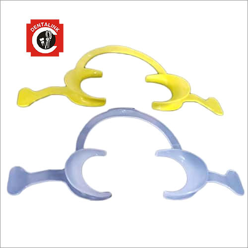 Cheek Retractor With Wings