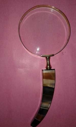Magnifying glass with horn chip handle