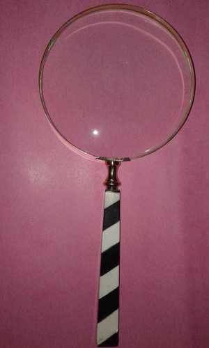 Bone/horn handle with magnifying glass