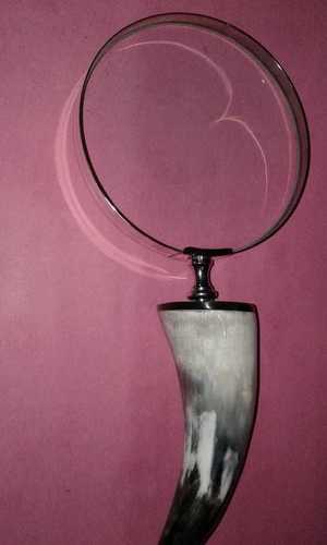Magnifying glass with natural horn handle