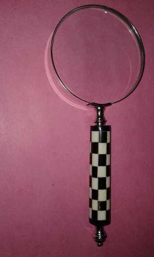 Magnifying glass with horn/bone check handle