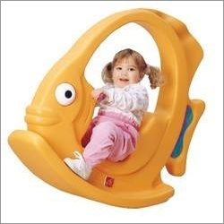 Pe 137 Fish Rocker - Material: Frp