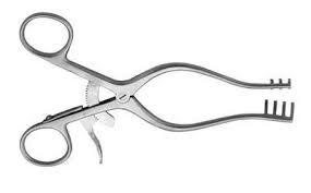 Self retaining retractor medium 3 prong