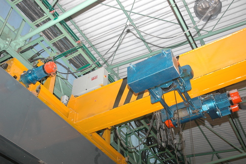 Moving EOT Cranes