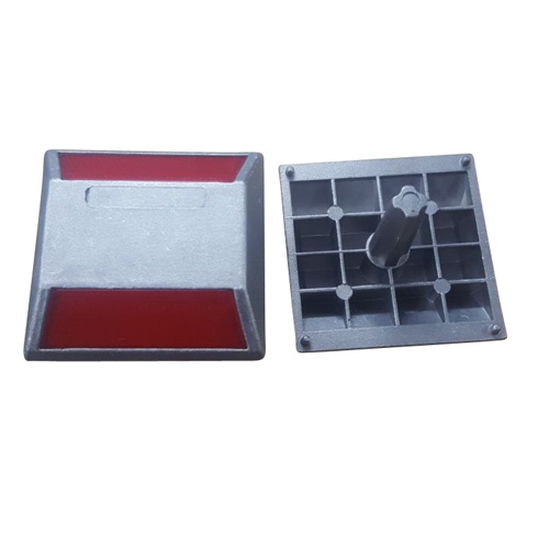Aluminum Road Stud Size: 100 X 100 X 20 Mm