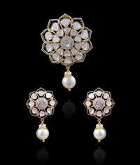 Gold Kundan Polki Pendant Set