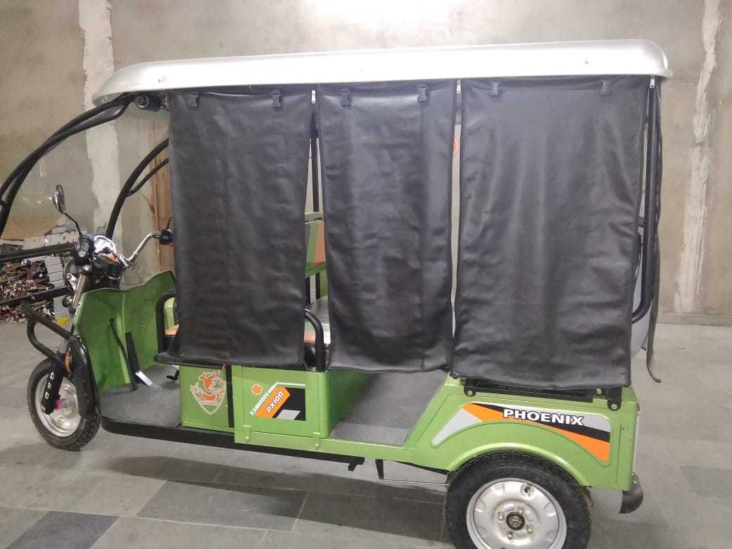 PX 100 Deluxe E Rickshaw