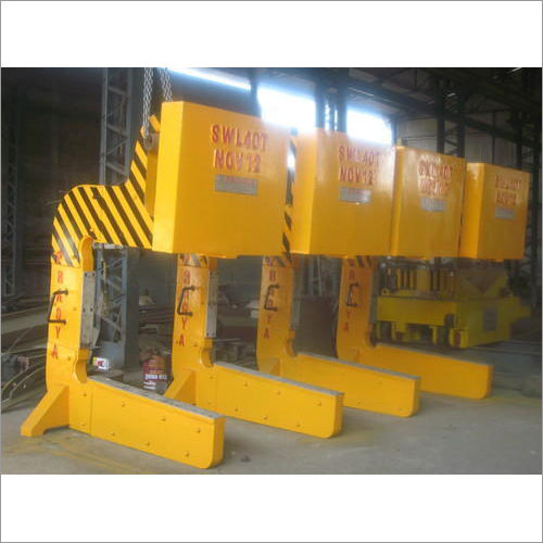 C-Hook, Handling Equipment