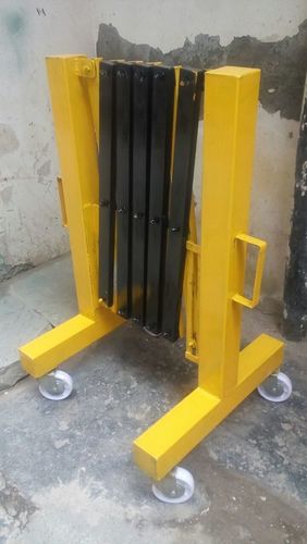 EXPENDABLE ROAD BARRIER