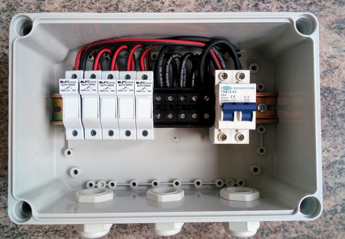 Xlpe Surcle Solar Off-Grid 5 In 1 Out Dcdb