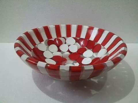 Resin Bowl - 16x16 Inches , Red and White Wall Mounted Round Design, One Piece Structure, Weighs 3 Kilograms